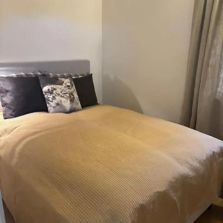 With Private Entrance Free Parking Apartamento